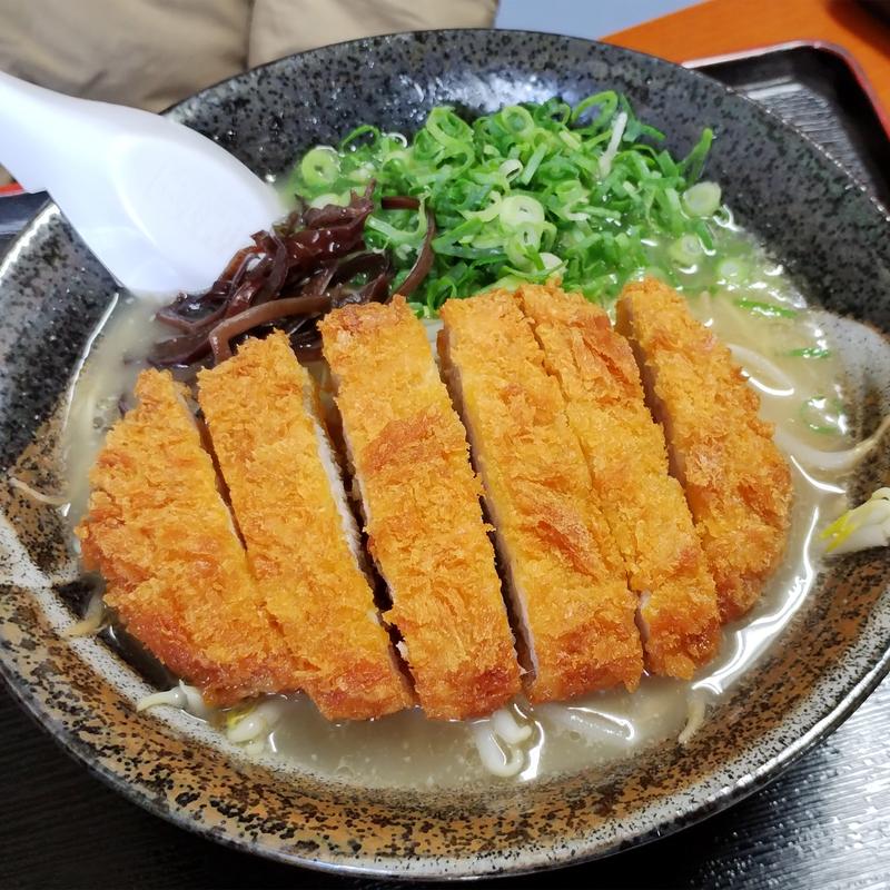 カツのせラーメン(らーめん ももち家)