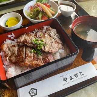 牛ステーキ丼定食(レストランやまびこ )