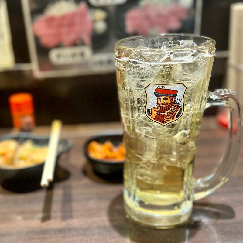 MEGAハイボール(四文屋 すすきの駅前店)