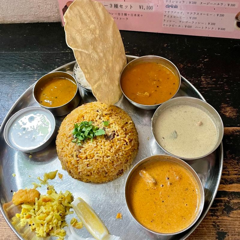 マトンビリヤニと3種のカレー(南インド料理店 ボーディセナ)