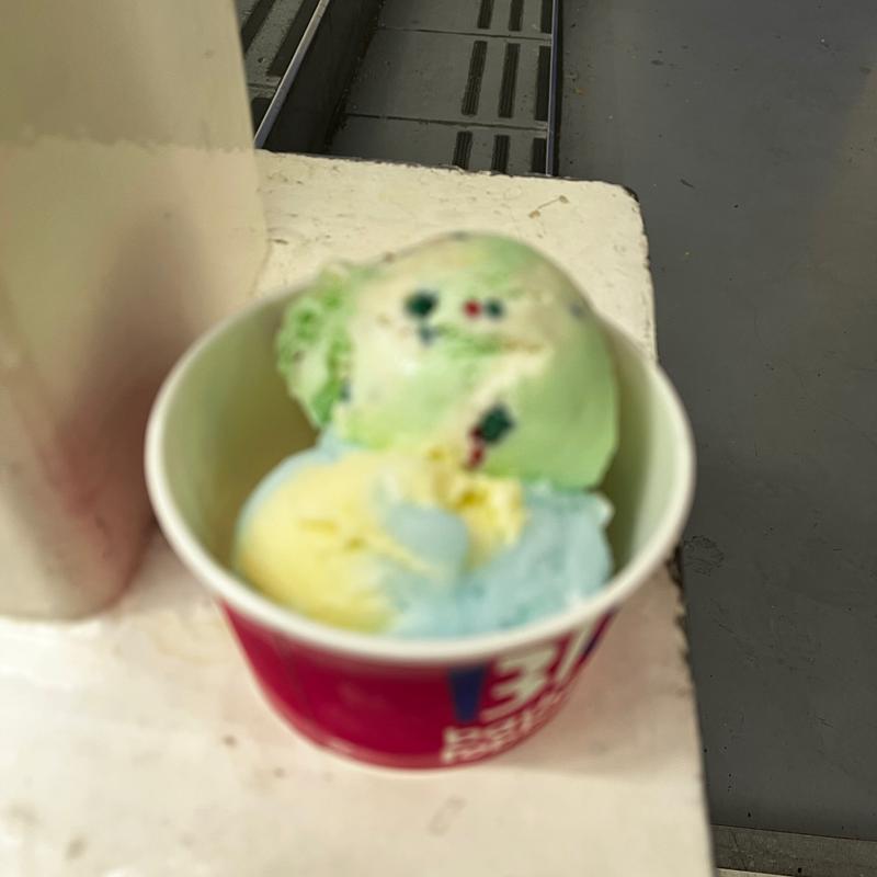 スモールダブル　カップ(サーティワンアイスクリーム 明治神宮球場店)