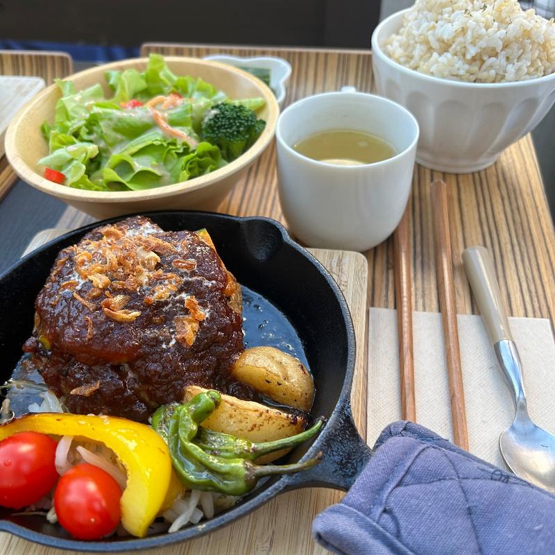 本日のランチ(あつあつ手ごねハンバーグ)(スリービーンズカフェ )