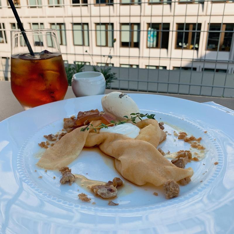 林檎キャラメルのクレープ(PATISSERIE TOOTH TOOTH サロン･ド･テラス 旧居留地38番館店)