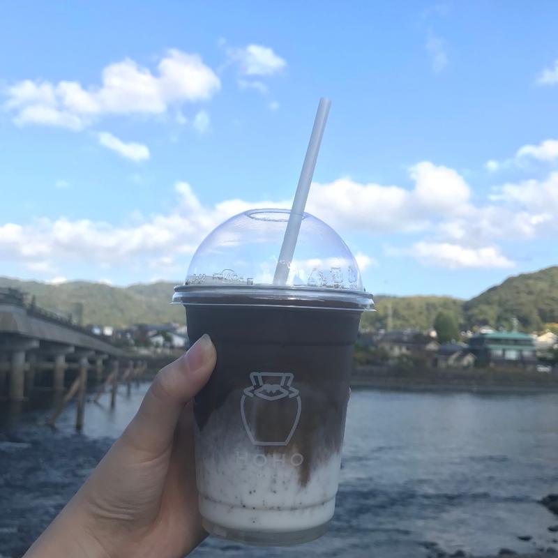 焙じ茶ラテ(半糖)(HOHO HOJICHA 焙茶専門店)