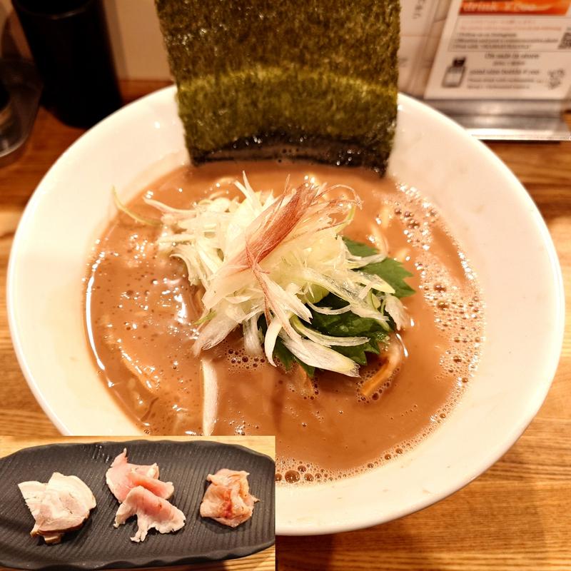 極豚ラーメン(濃厚豚骨拉麺 ナナメ上をゆく)