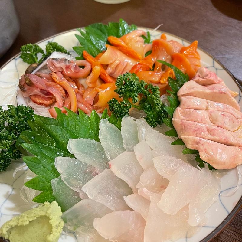 カワハギ刺し身＋赤貝の刺し身(居酒屋味しま)