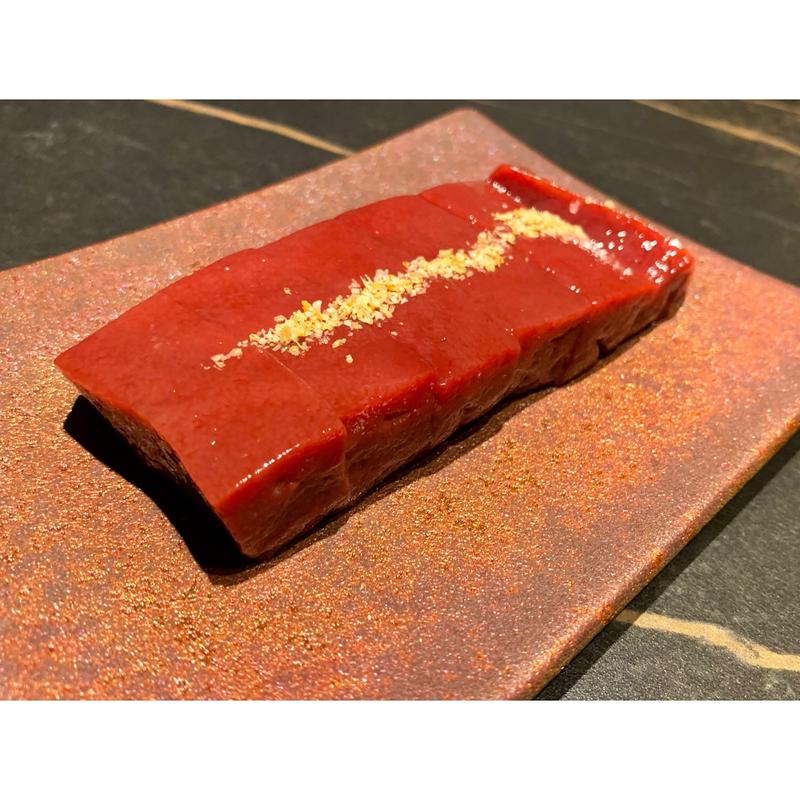 厚切り生レバー　ステーキ仕立て(焼肉bue)