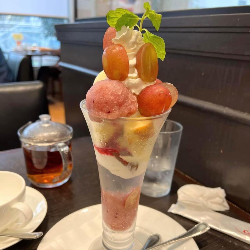 クイーンルージュパフェ(銀座コージーコーナー 川崎アゼリア店)