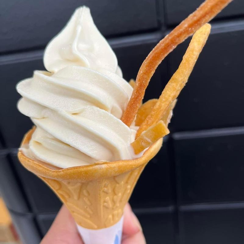 さつまいもソフトクリーム(芋國屋 柏の葉店)