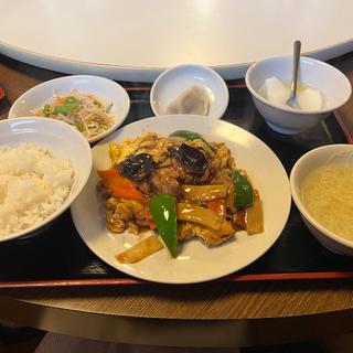 豚肉とキクラゲの卵炒め定食(麒麟飯店)