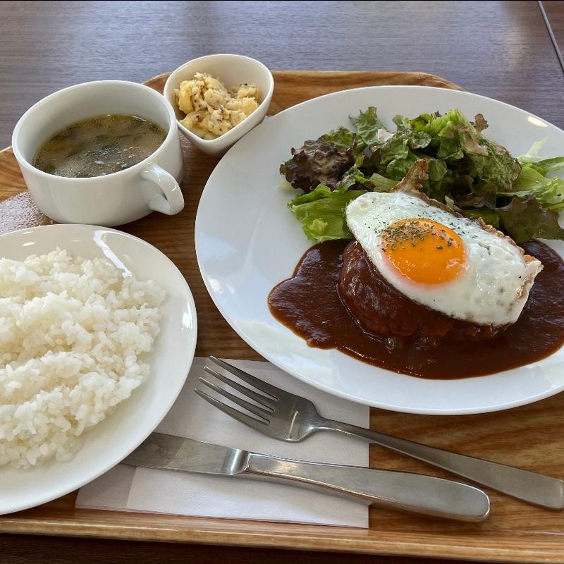 ハンバーグ目玉焼き(カフェレストラン グリーンカフェ)