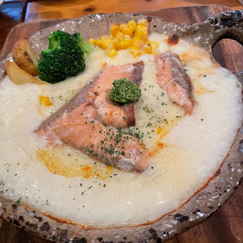 北海サーモンのジャガバターコーンスパチー(TOMBOY CAFE 十条本店｜カジュアル イタリアン カフェ｜スパニッシュ バル｜歓送迎会)