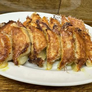餃子(にんにく、チーズ、カレー)(餃子荘ムロ)