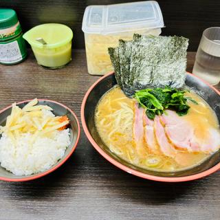 並チャーシュー麺と半ライス(横濱家系ラーメン 勝鬨家)