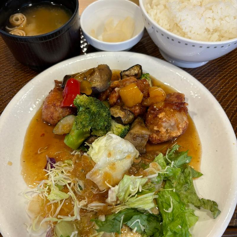 彩り野菜の黒酢から揚げ膳(ガスト 新宿三丁目店（から好し取扱店）)