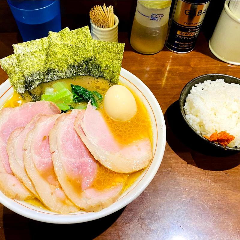 並チャーシューめんのももと味玉と半ライス(らーめん飛粋)