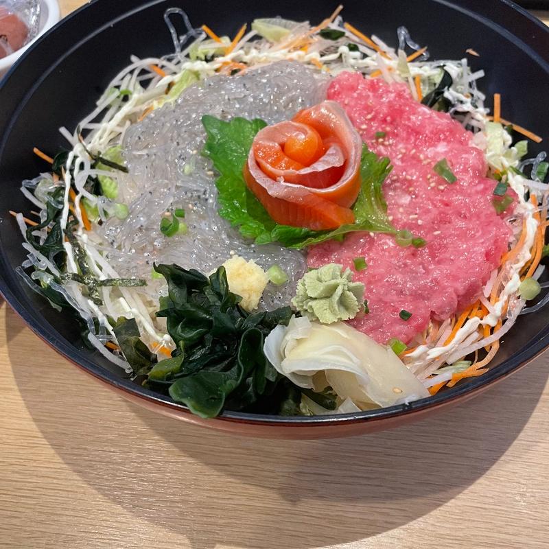 生しらすネギトロ丼(とびっちょ 本店)