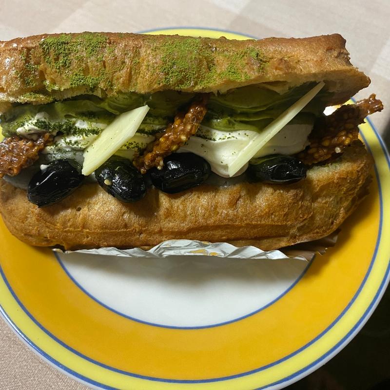 黒胡麻と抹茶のエクレア(グルテンフリー)(セルール)