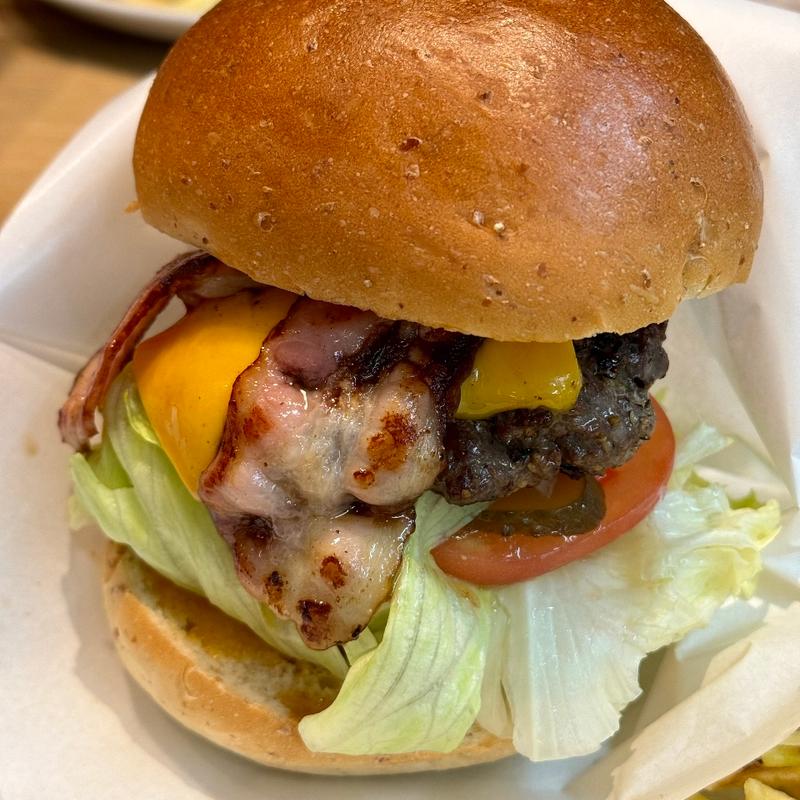 和牛ベーコンチーズバーガー(海とハクサン)