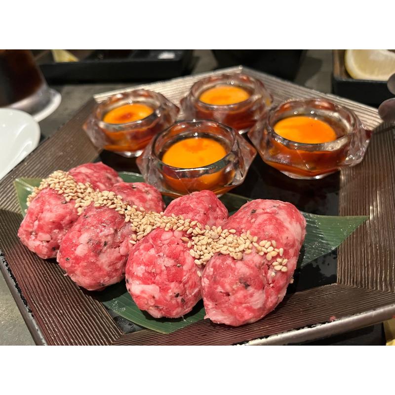 和牛生ハンバーグ~トリュフ香る卵黄と供に~(焼肉 神宮 金山本店)