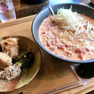 トマトンコツラーメン(スペインバル GA(かくれが))