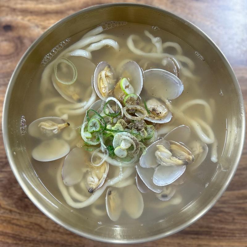 바지락칼국수(Sogongbajirak Kalguksu)