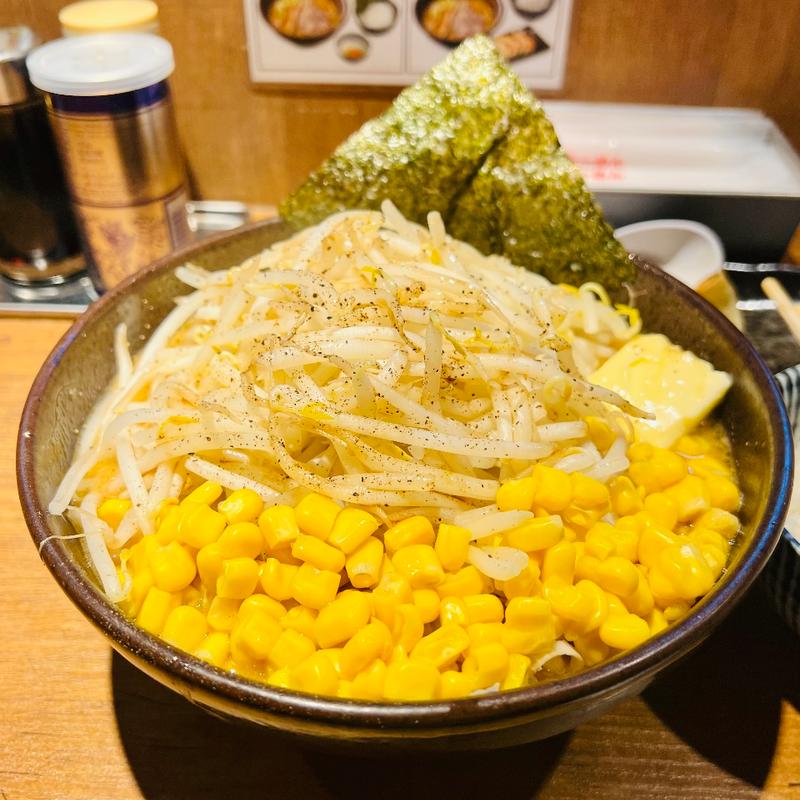 味噌ラーメンにもやし、コーンバター増し。(北海道らーめん楓 日ノ出町店)
