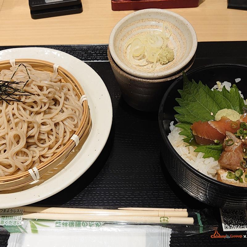 豊洲鮮魚小丼とそばセット(豊洲市場 さかな酒場 魚星 阪急大井町ガーデン店)