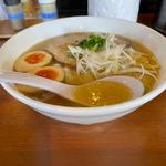 味玉入り地鶏塩ワンタンそば(地鶏中華そば　さやま)