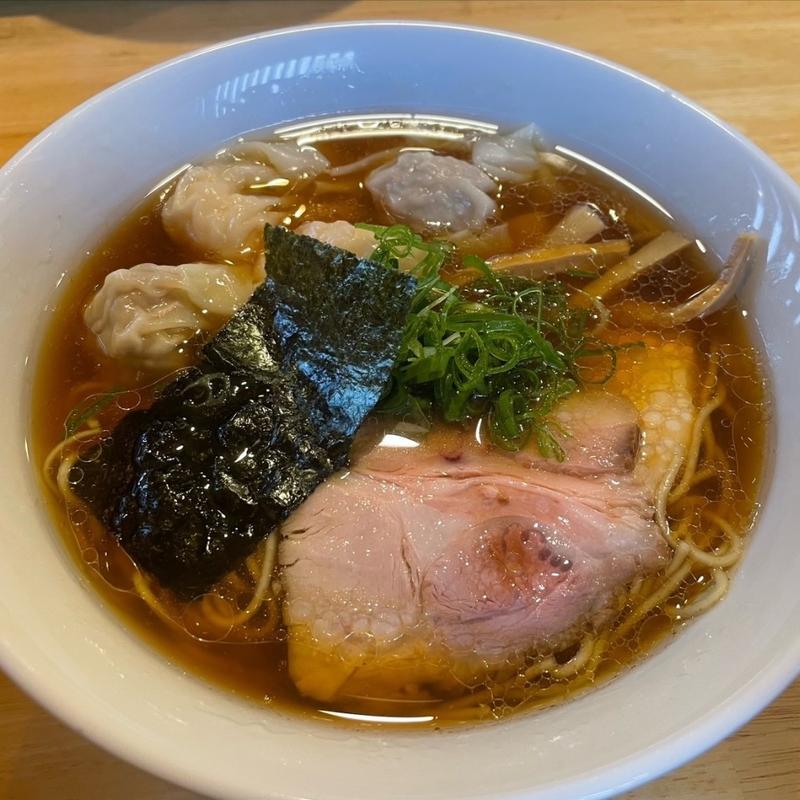 肉と海老ワンタンメン（黒）(支那そば くろ田)