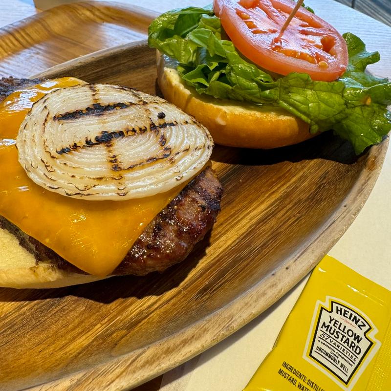 チェダーチーズバーガー(KUA`AINA ららぽーとEXPOCITY店)