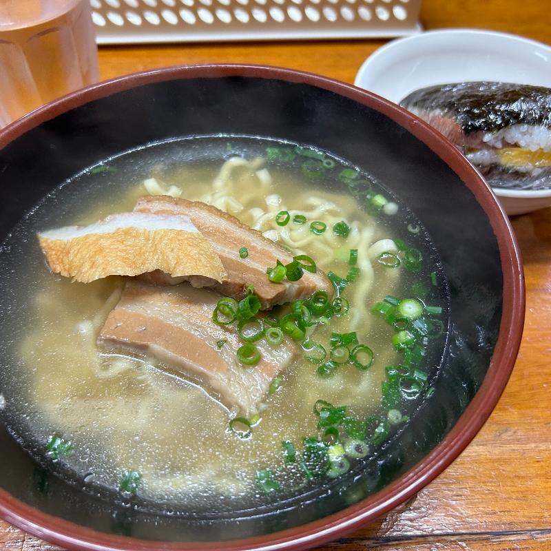 沖縄そば+ポーク玉子おにぎり(めし屋 げんてん )