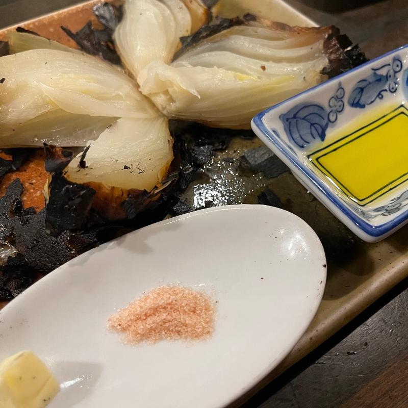 玉ねぎの丸焼き(焼鳥とピッツァの店 薪窯)