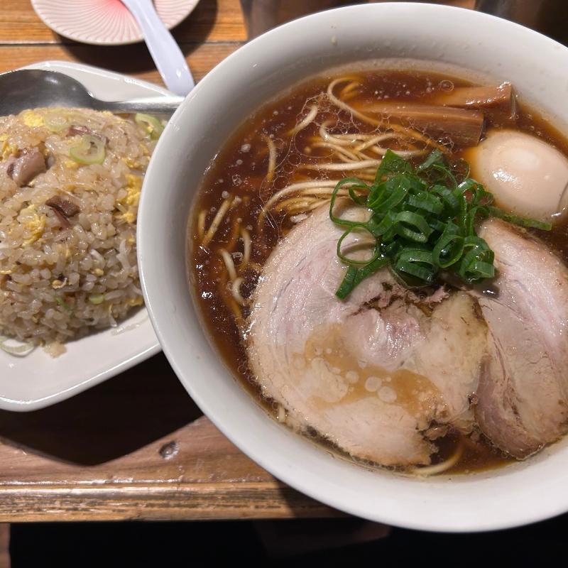 半熟味玉そば(大)チャーハン(小)(松戸中華そば 富田食堂)
