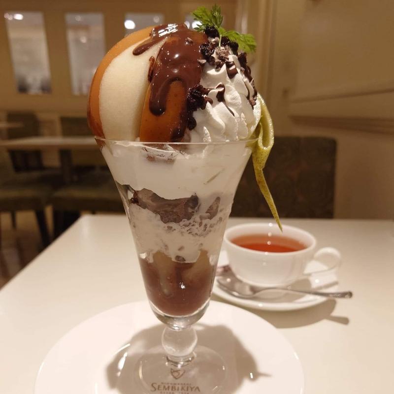 ラム酒香る林檎と洋梨のチョコレートパフェ(千疋屋総本店 髙島屋新宿店)