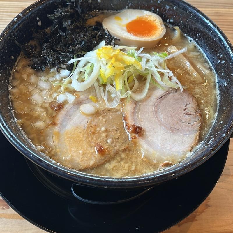 背脂ゆず中華(らーめん 源次郎)