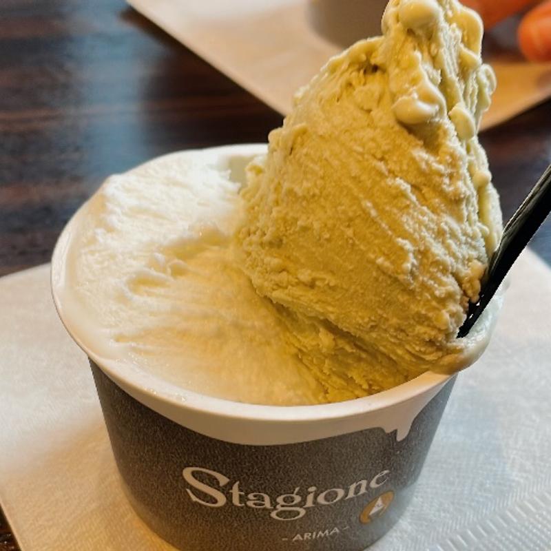 ピスタチオ、北海道ミルク(アリマジェラテリアスタジオーネ)