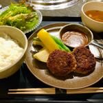 網焼き和牛100%レアハンバーグ
