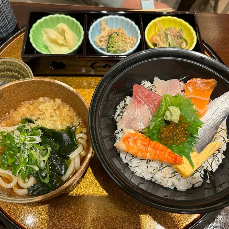 海鮮チラシとうどんのセット(東レ社員クラブ)