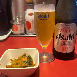 野沢菜と瓶ビール(丸源ラーメン 三河安城店)