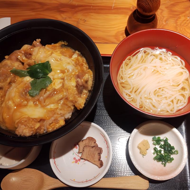 ミニ究極の親子丼&ミニ稲庭饂飩(秋田比内地鶏生産責任者の店 本家あべや 東京駅北町ダイニング店 )