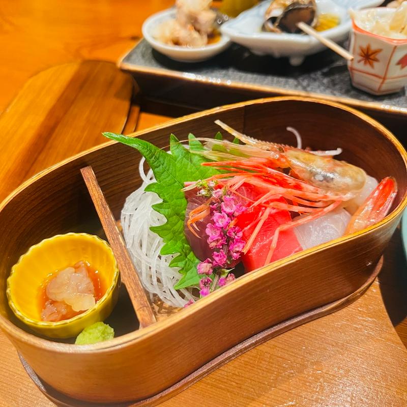 お造り盛り合わせ(食堂TOMIDORI36)