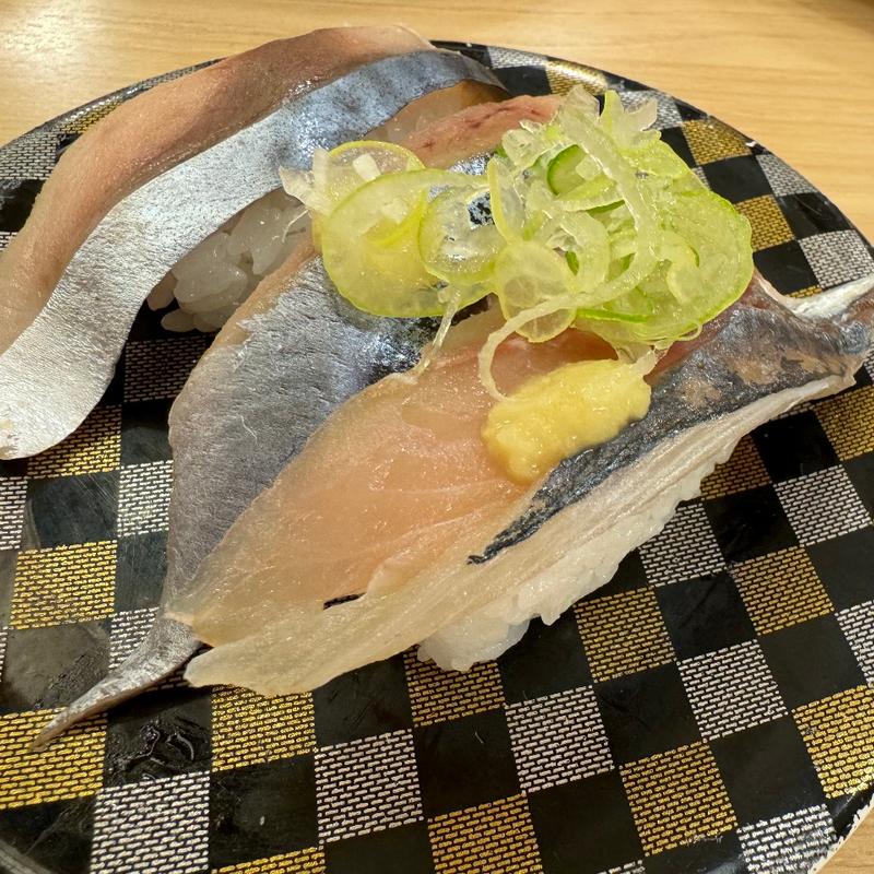 青魚3貫(回転寿司 函館漁火)