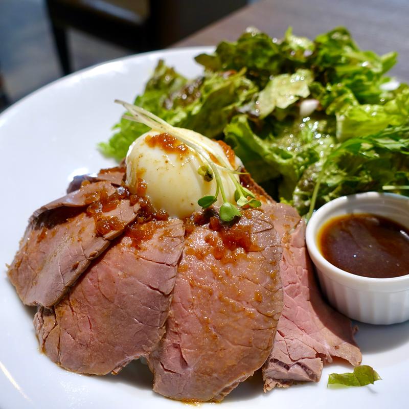 ローストビーフ丼（スープ付）(cafe&diner encontre カフェ&ダイナー エンコンテレ)