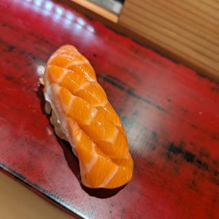トロサーモン(すし 其一（スシ キイツ, KIITSU）)