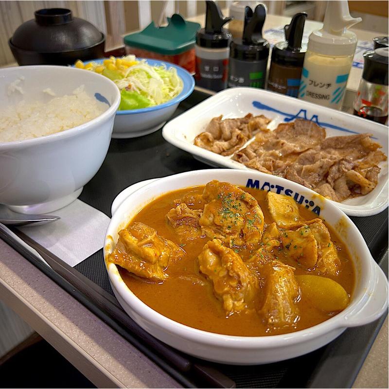 マッサマンカレー盛合せ牛焼肉定食(松屋 喜多見店)