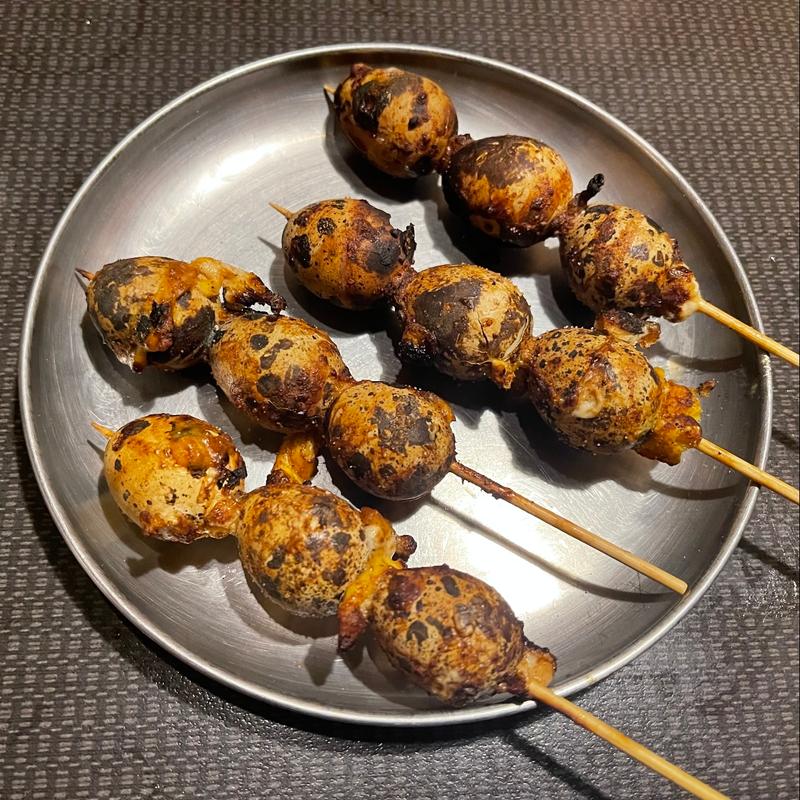 うずら卵串焼き（から付き）(泥亀 （ドロガメ）)