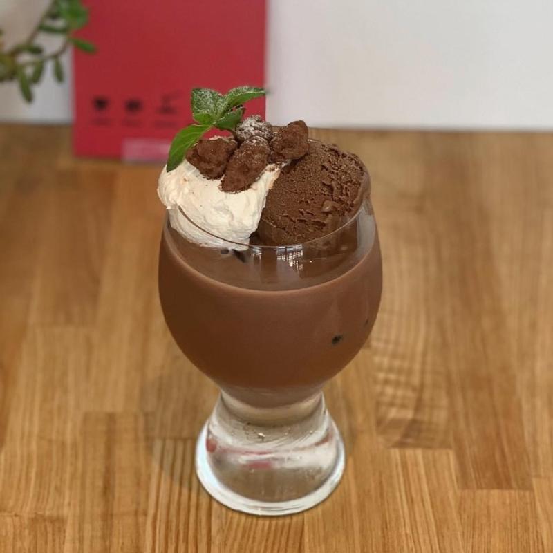 濃厚ココアと7ナッツのフロート(5 waters cafe)