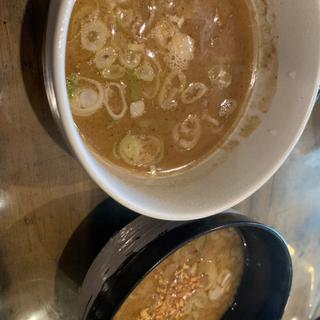 つけ麺　王道スープ　背脂スープ(つけ麺八芒星)