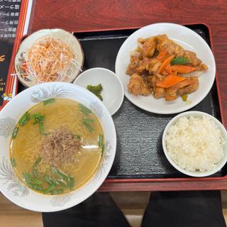 鶏肉炒めと塩台湾ラーメン(台湾料理 鴻福楼 )